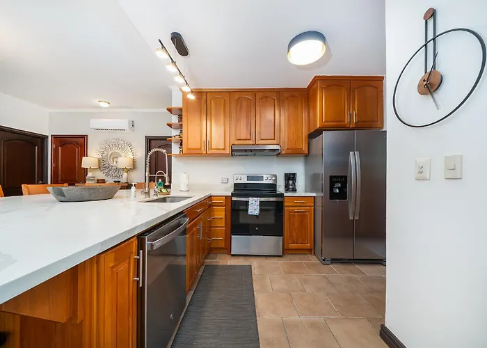 Surfside Tower - Ground Floor With Pool, Walk To