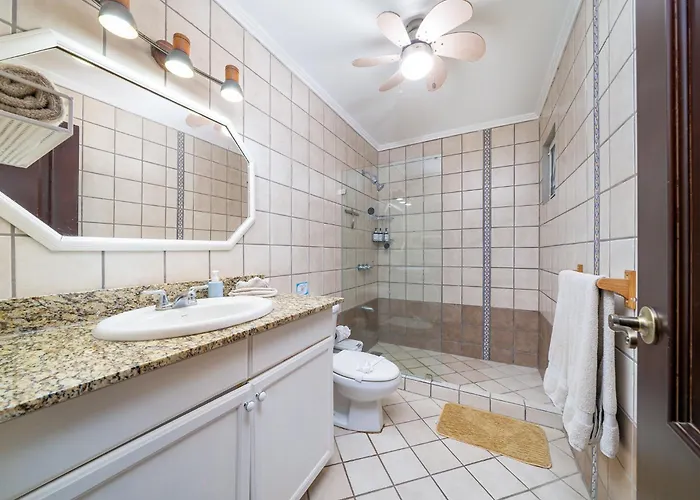 Surfside Tower - Ground Floor With Pool, Walk To Сasa de vacaciones