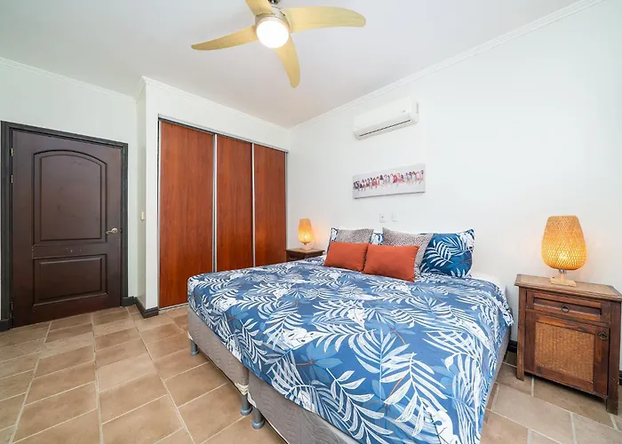 Surfside Tower - Ground Floor With Pool, Walk To Сasa de vacaciones