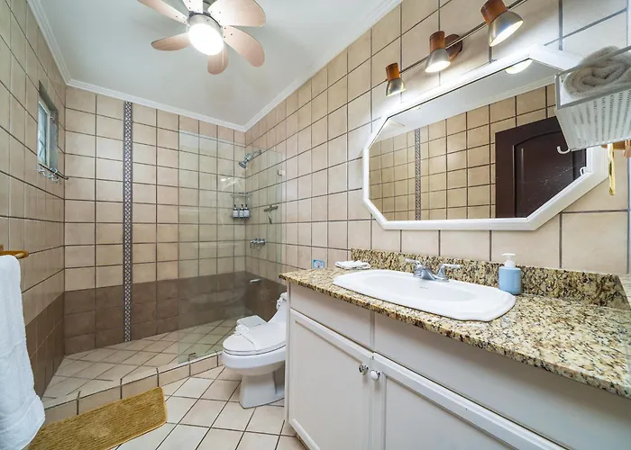 Surfside Tower - Ground Floor With Pool, Walk To Сasa de vacaciones *